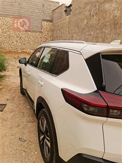 نيسان روج